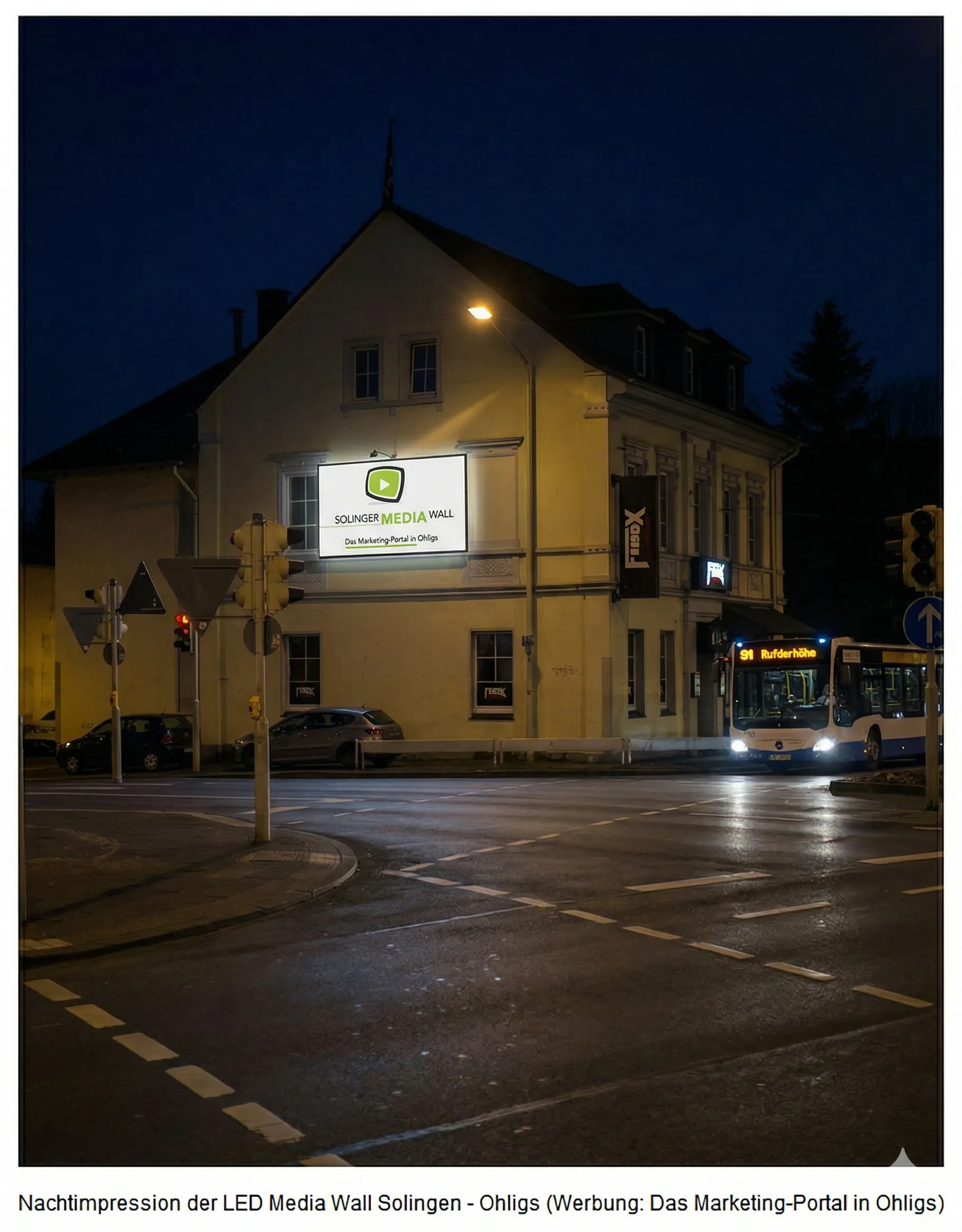 Nachtimpression der Solinger MEDIA-Wall